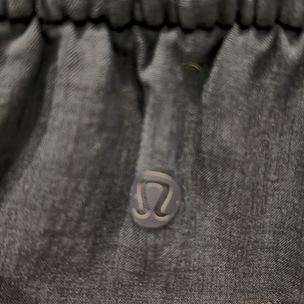Lululemon flat front relaxed short 4" NWT - Picture 7 of 8